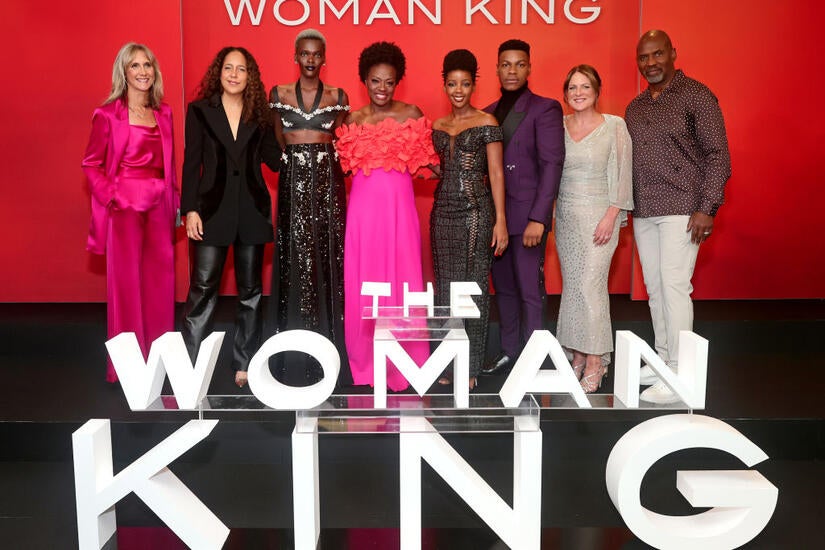 TORONTO, ONTARIO - SEPTEMBER 09: (L-R) Dana Stevens, Gina Prince-Bythewood, Sheila Atim, Viola Davis, Thuso Mbedu, John Boyega, Cathy Schulman and Julius Tennon attend "The Woman King" Photo Call on September 09, 2022 in Toronto, Ontario. (Photo by Emma McIntyre/Getty Images)